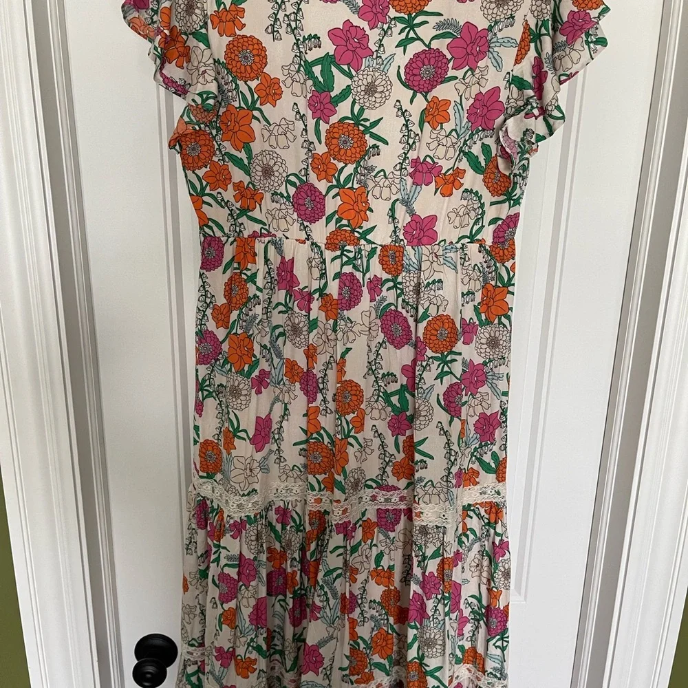Floral V-Neck Maxi Dress - Picture 8 of 8